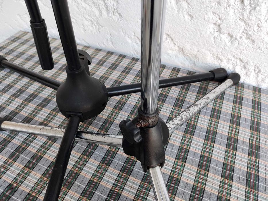 2 Tripés para Microfone (P / Peças)