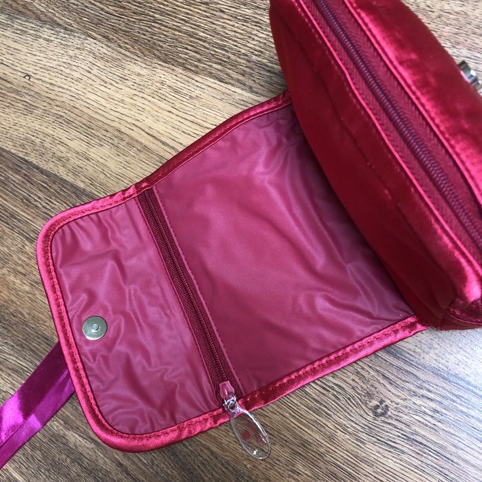 Dr Irena Eris logowana kosmetyczka czerwona amarantowa wstążka