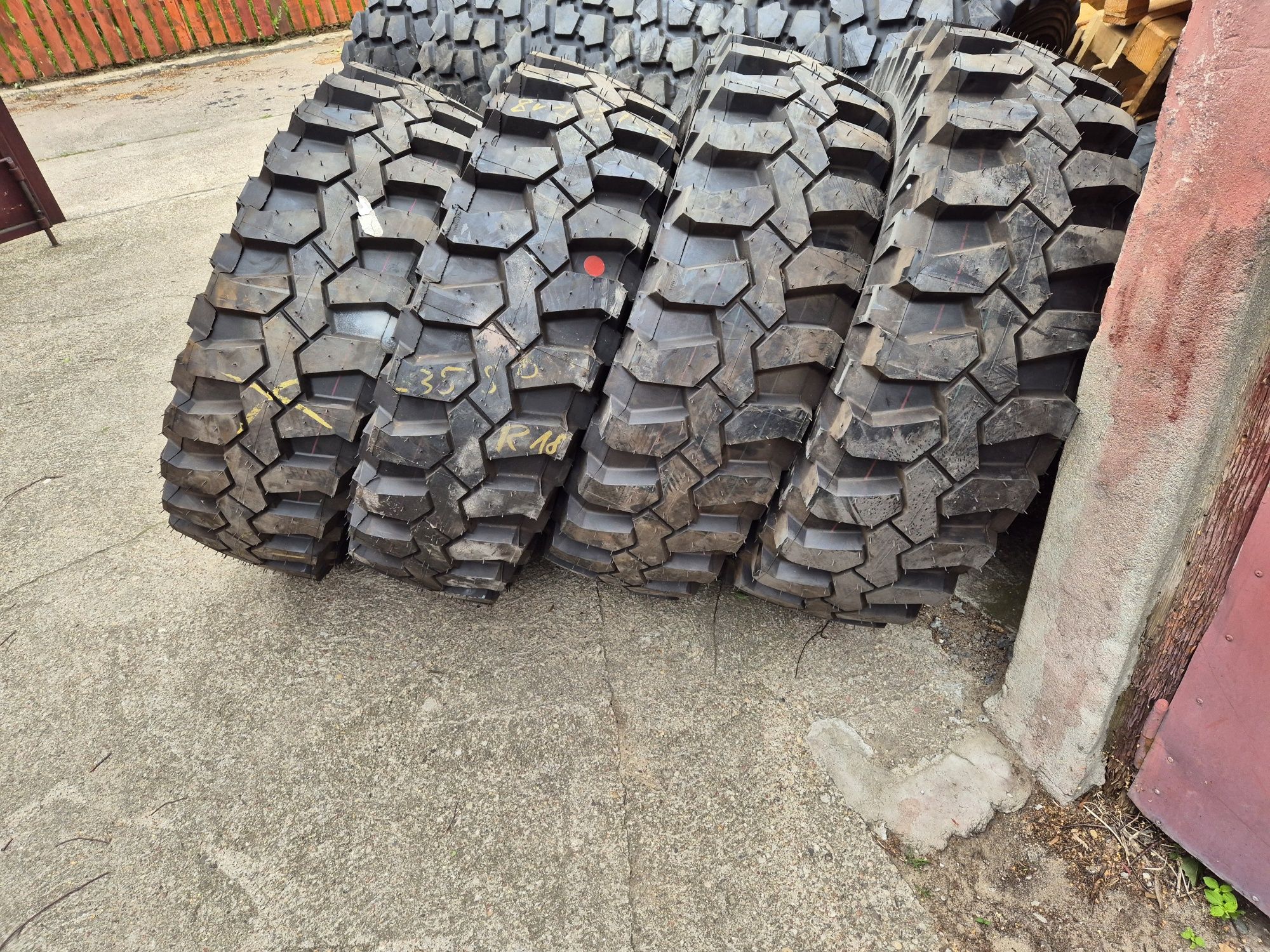 Opony 335/80r18  340/80r18  12.5r18 Michelin