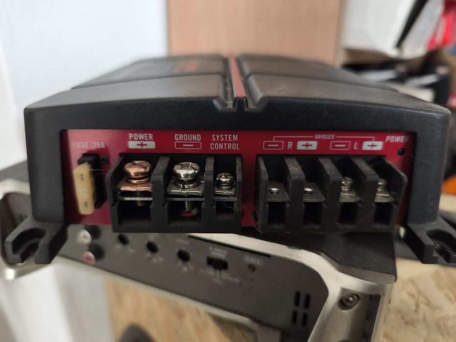 Subwoofers e amplificador