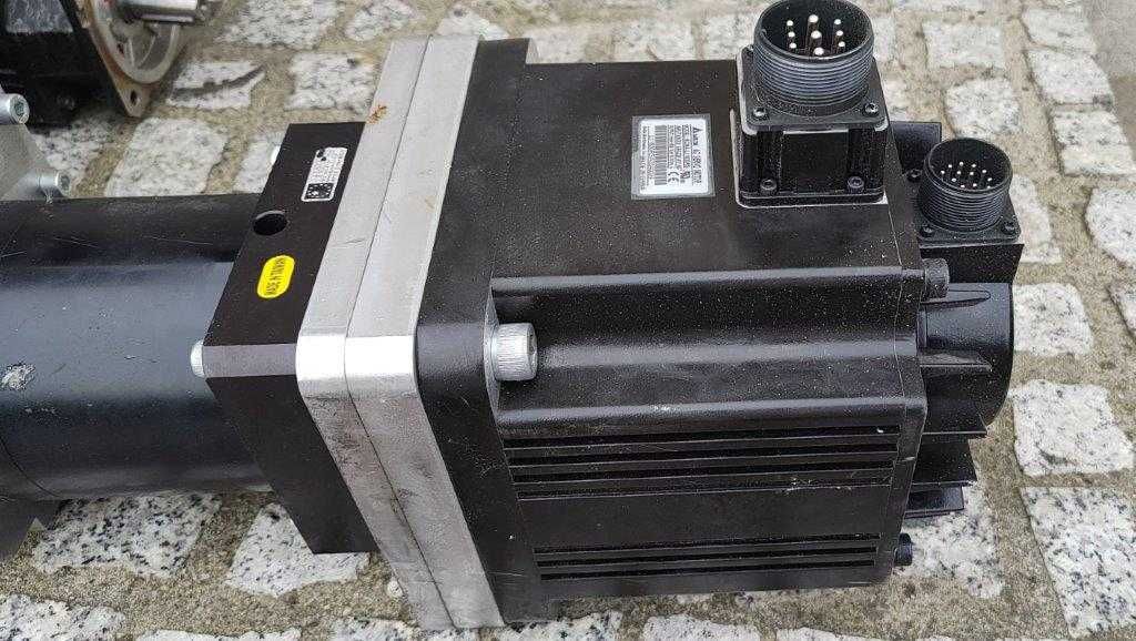 Zestaw silnik servo enkoder ECMA-L11830RS + przekładnia Apex