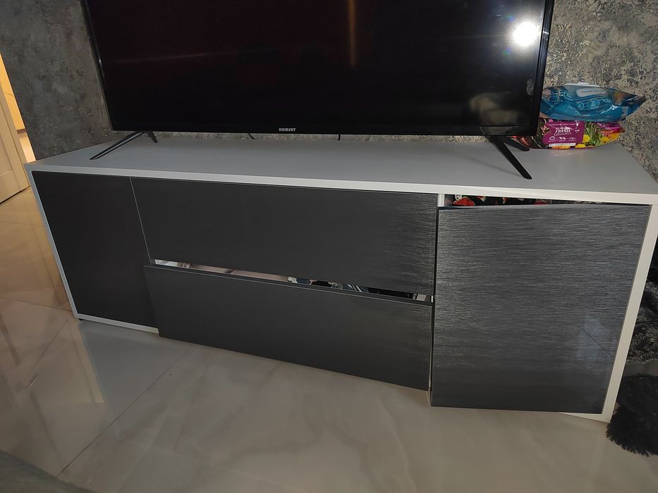 Комод  або тумба під телевізор