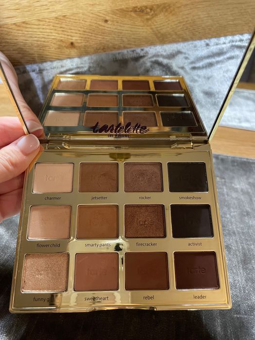 Sprzedam paletkę cieni Tarte
