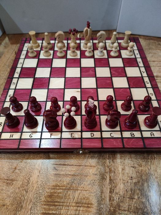 Szachy drewniane królewskie wiśniowe.  Kaseta 31.