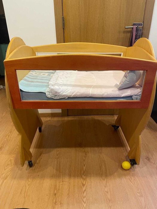 Berço com rodas e acrílico + colchão ergonómico para bebé