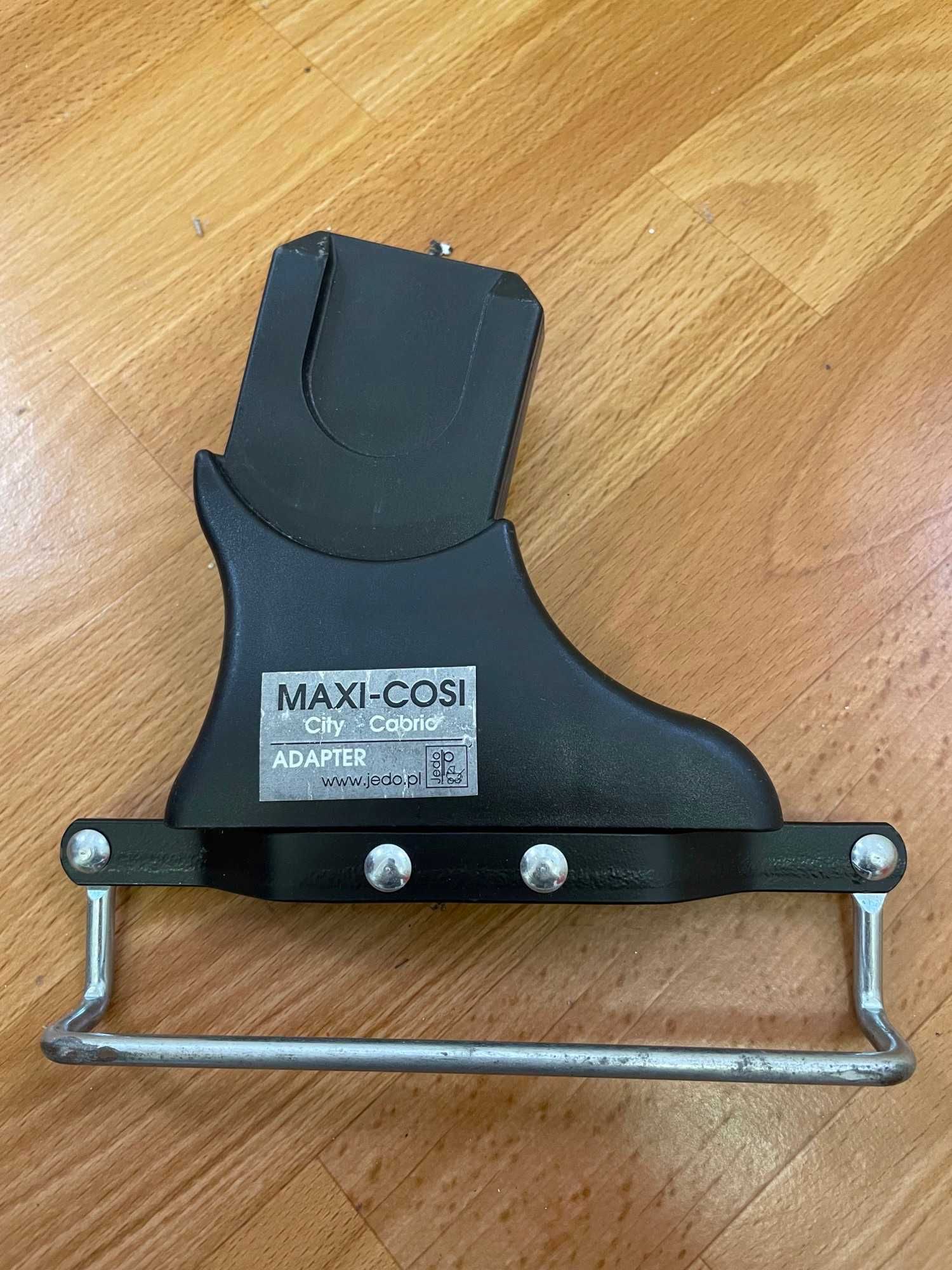Uniwersalne adaptery do montażu fotelika Maxi Cosi na wózku