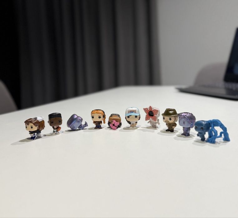 Продам kinder joy stranger things фігурки