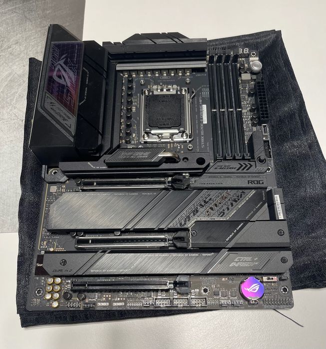 ASUS ROG Strix X670E-E Gaming WiFi