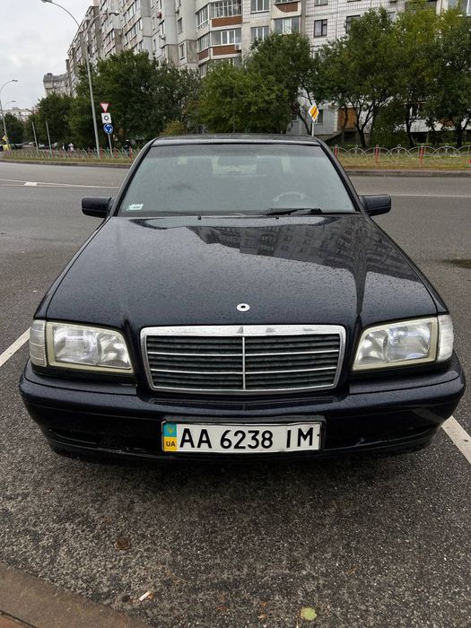 Продам мерсіка с 200 1998 року в гарному стані.