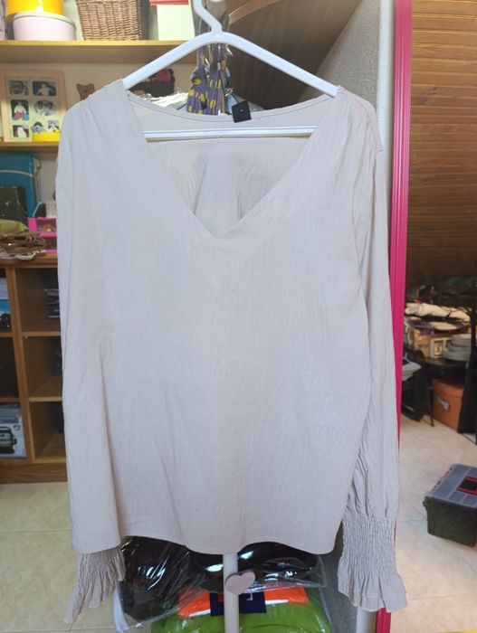 Camisola decote em "V" creme