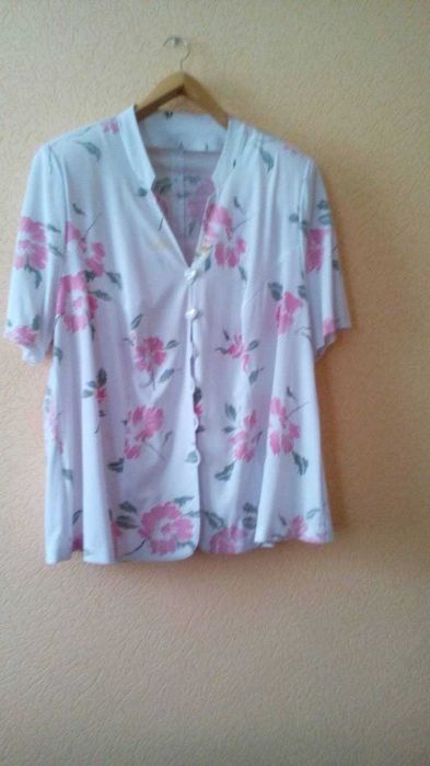 Блузка великого розміру.