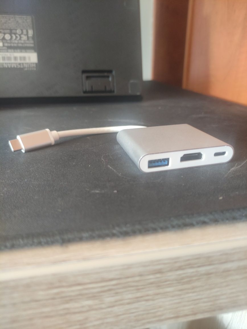 Adaptador de USB C para USB 3.0 HDMI e USB C (PD)