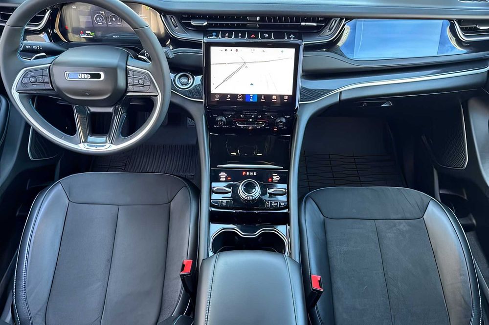 Jeep Grand Cherokee      2023