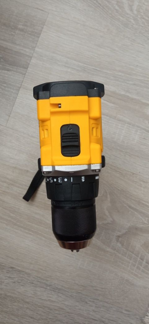 Шуруповерт DeWalt DCD805 18v(20v)