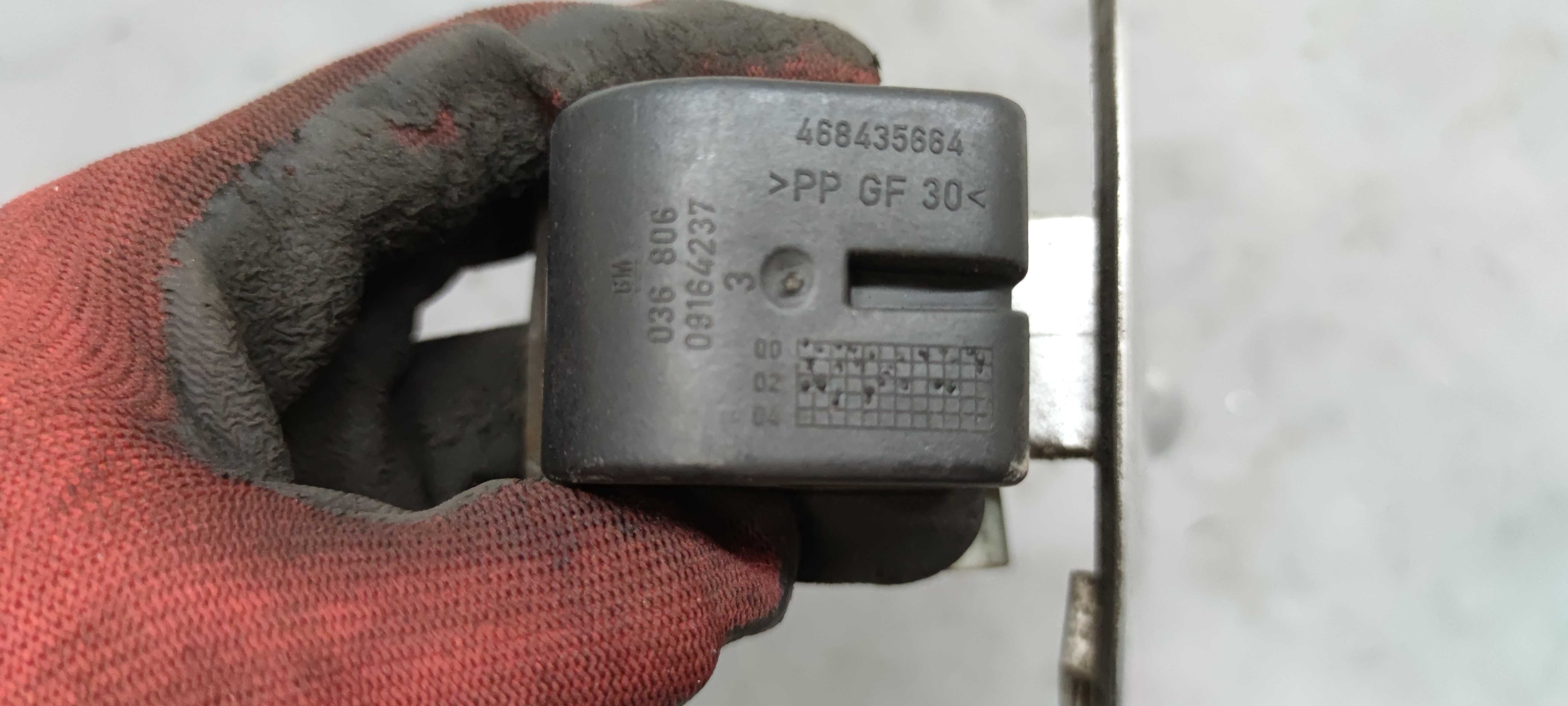 Opel Corsa C Klapka Wlewu Paliwa Srebrna