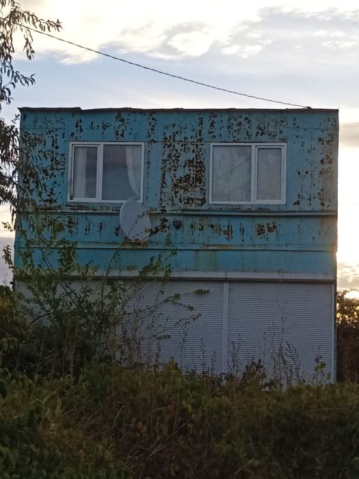 Жилие контейнера на участке 12  соток