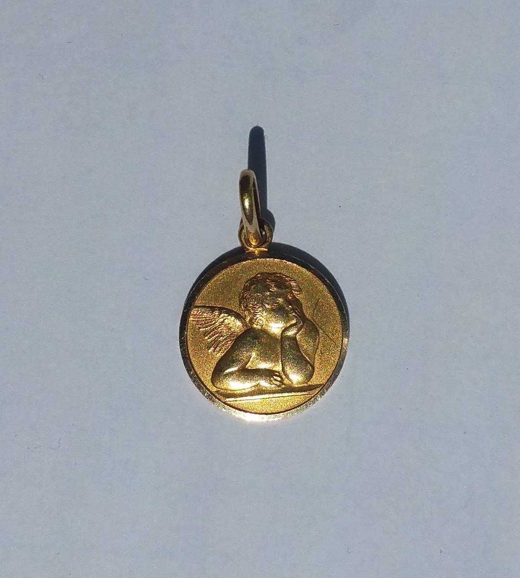 Złoty medalik z aniołkiem p.750, np. do łańcuszka na komunię