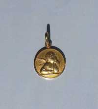 Złoty medalik z aniołkiem p.750, np. do łańcuszka na komunię