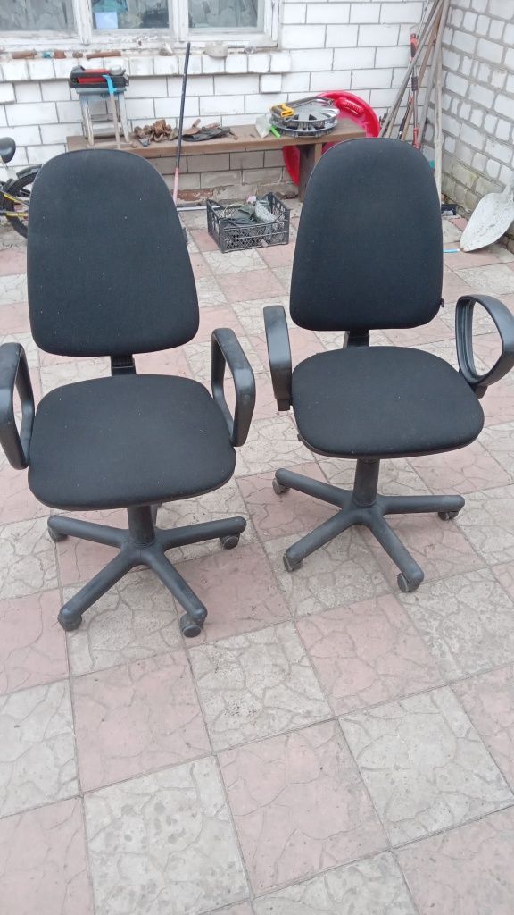 Продам компьютерные стулья кресло