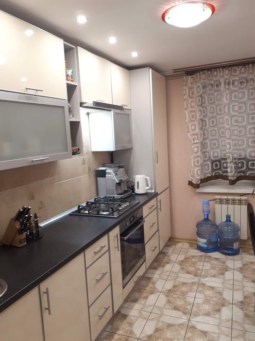 Продам кухню в зборі