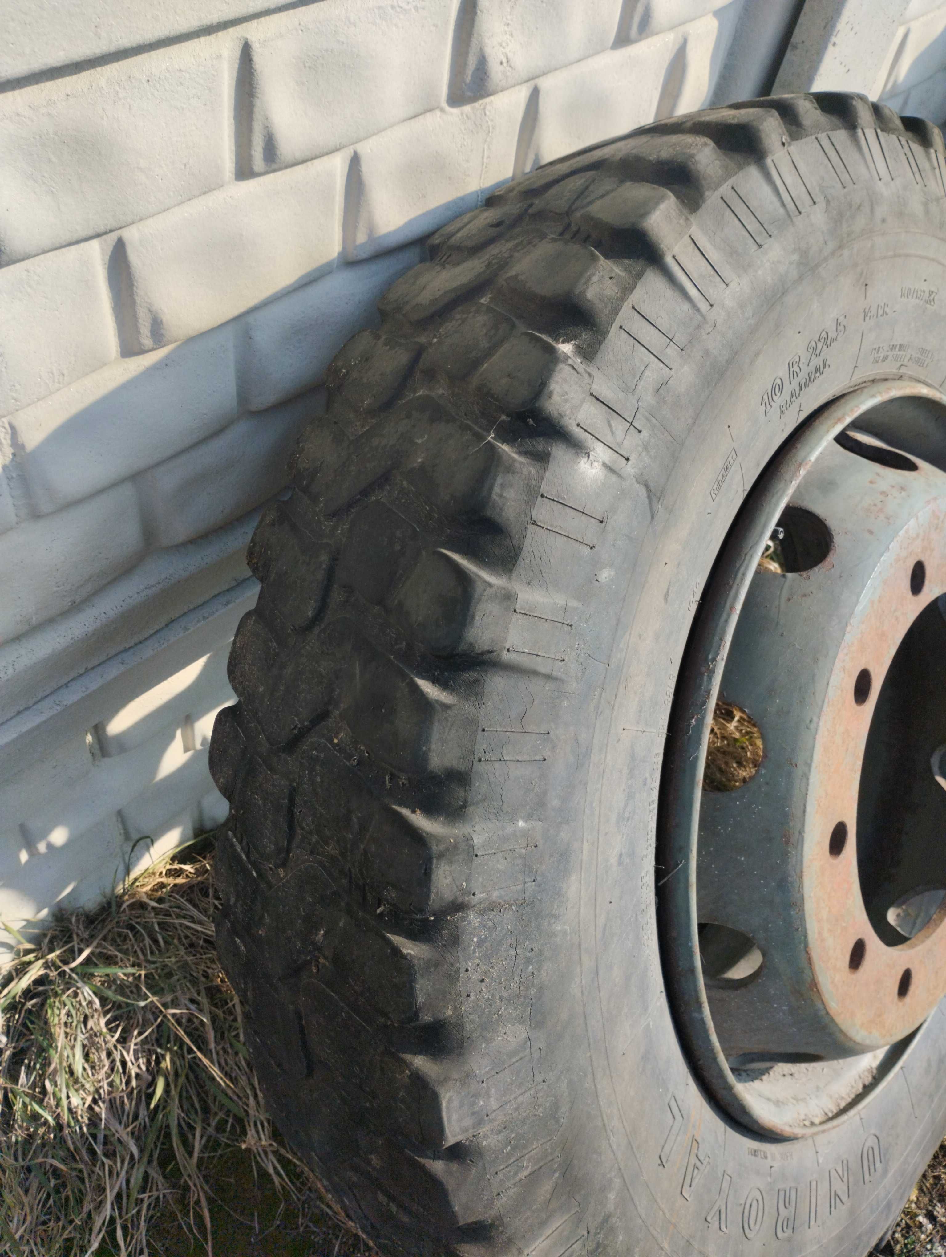 Шини з дисками Mercedes 10R 22.5*7.5 камаз євро