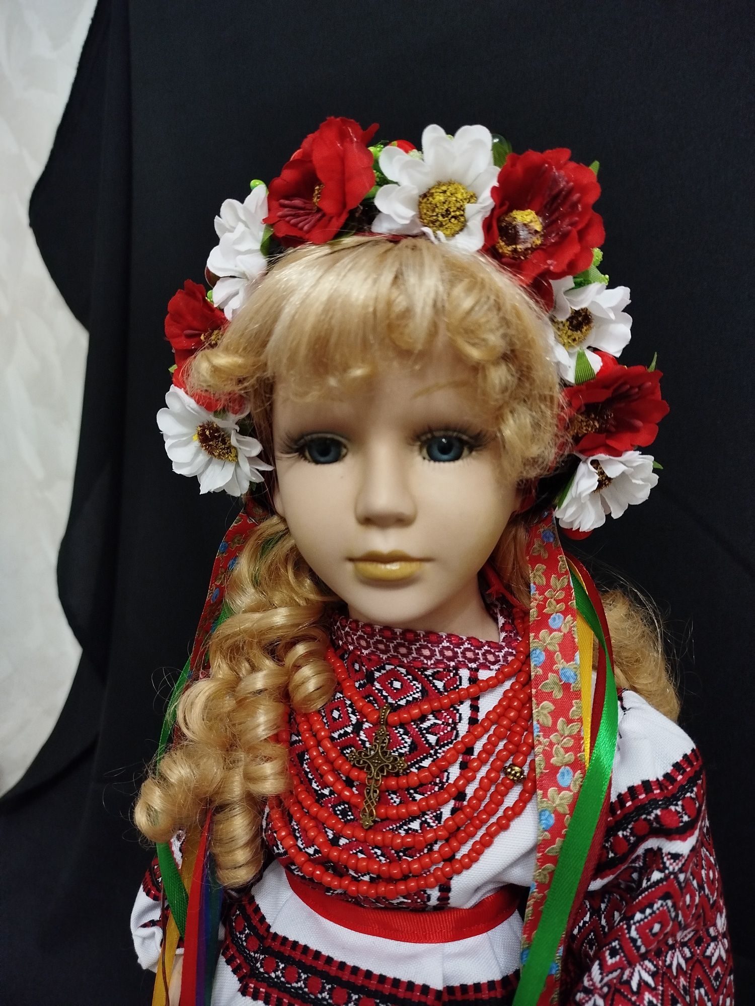 Интерьерная кукла фарфоровая №5 украинский народный костюм украинка