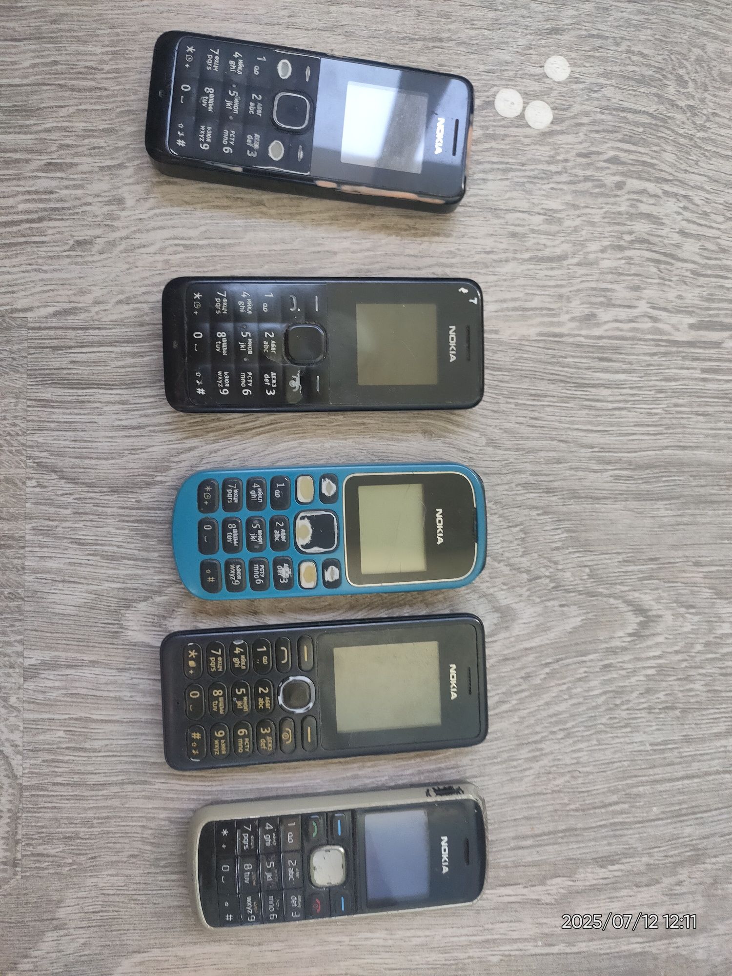 Телефони старі продам
