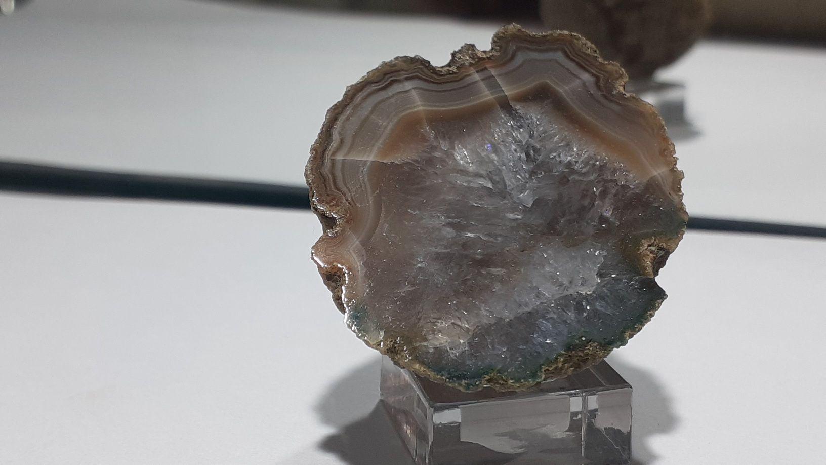 Prasiolit , Agat z prasiolitem z Polski. Mineral