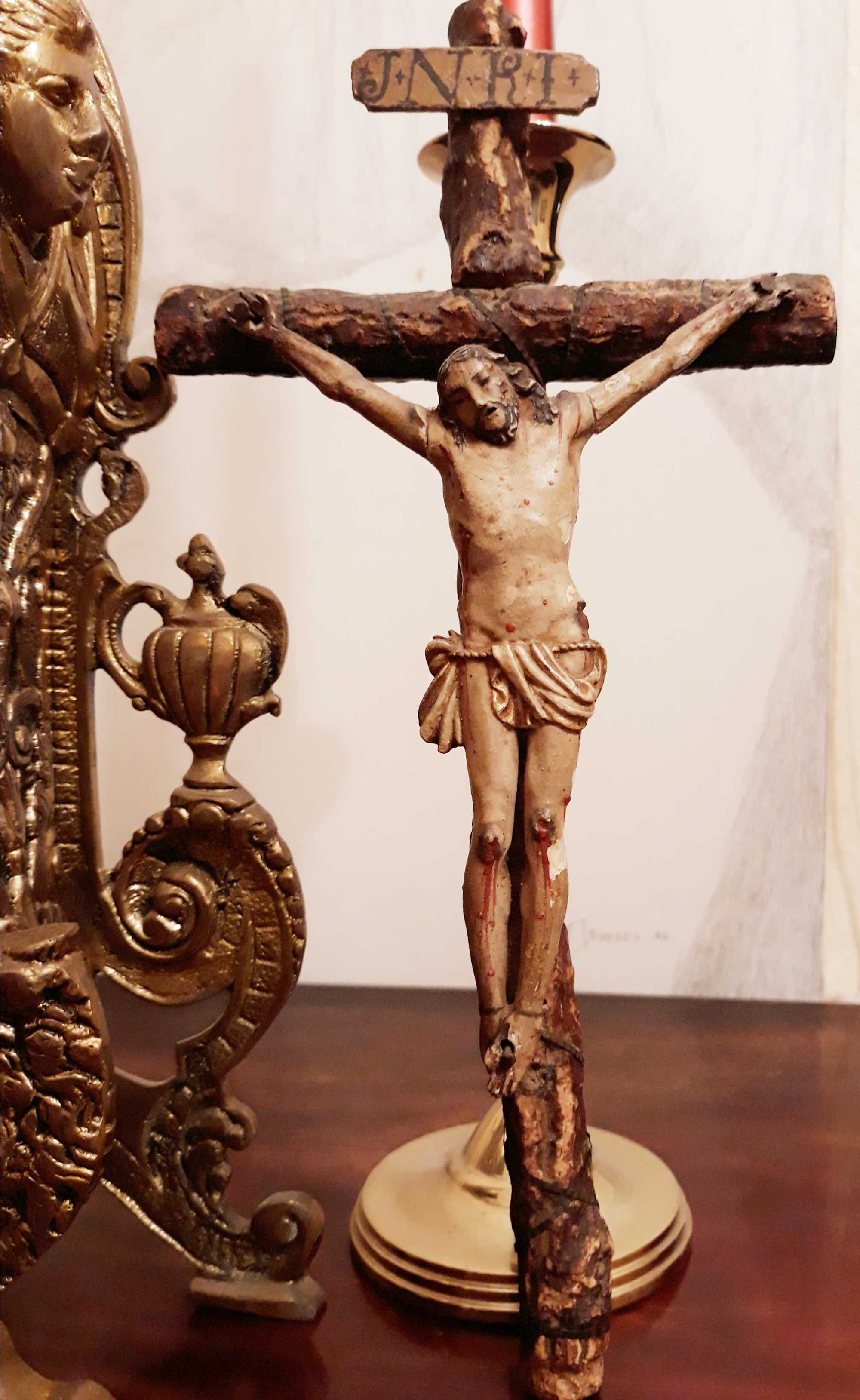 Crucifixo de parede antigo