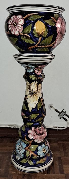Conjunto vaso e coluna de loiça
