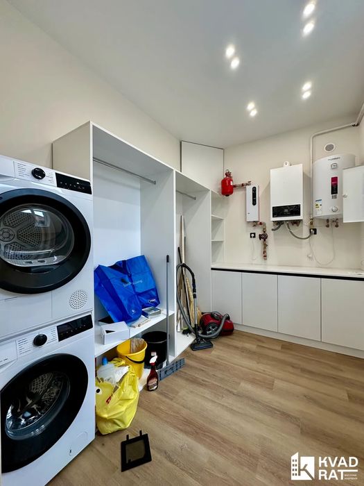 Стильний укомплектований будинок !