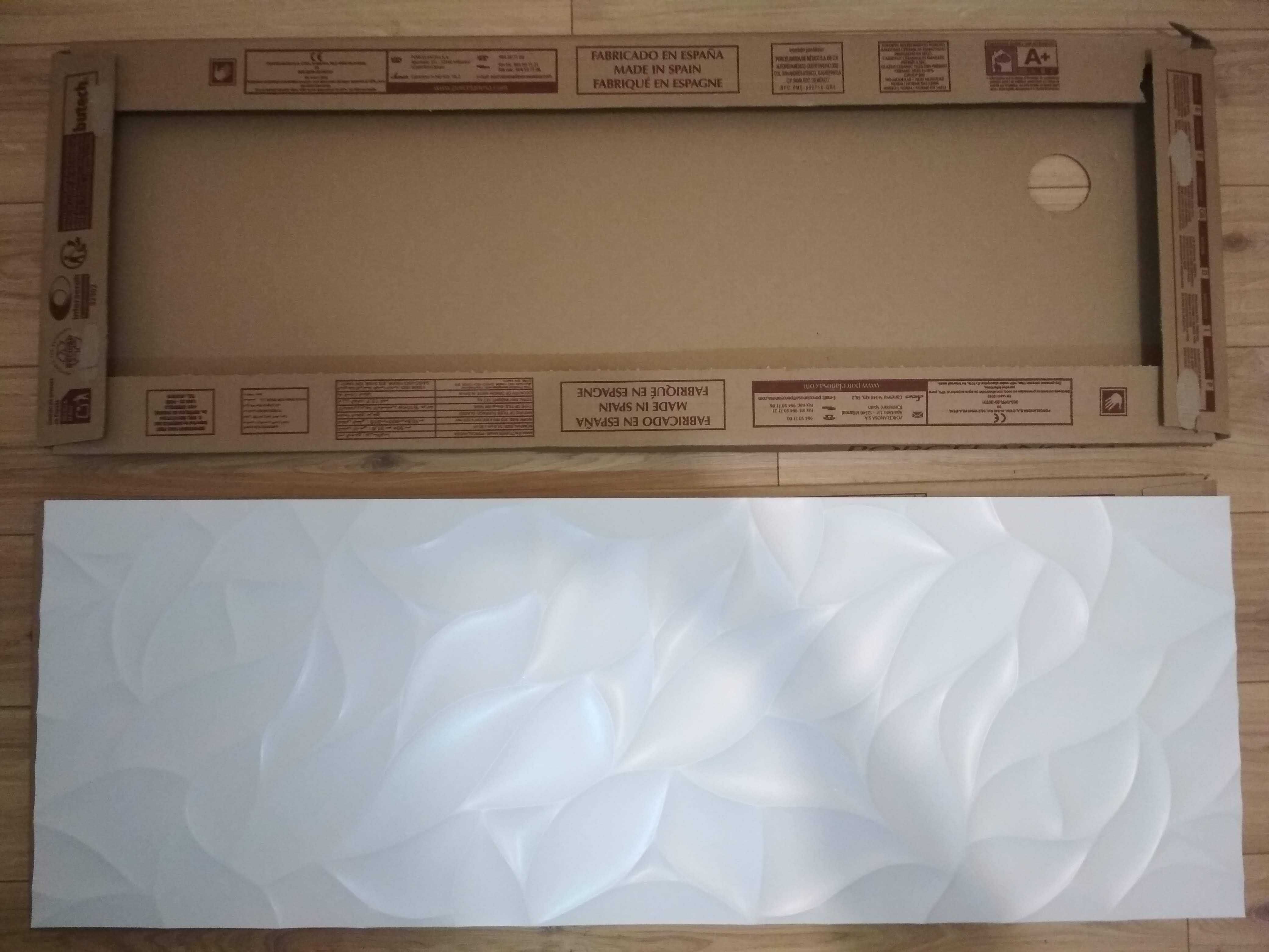 Białe, matowe, płytki ścienne Porcelanosa Deco Blanco Oxo 31,6x90 cm