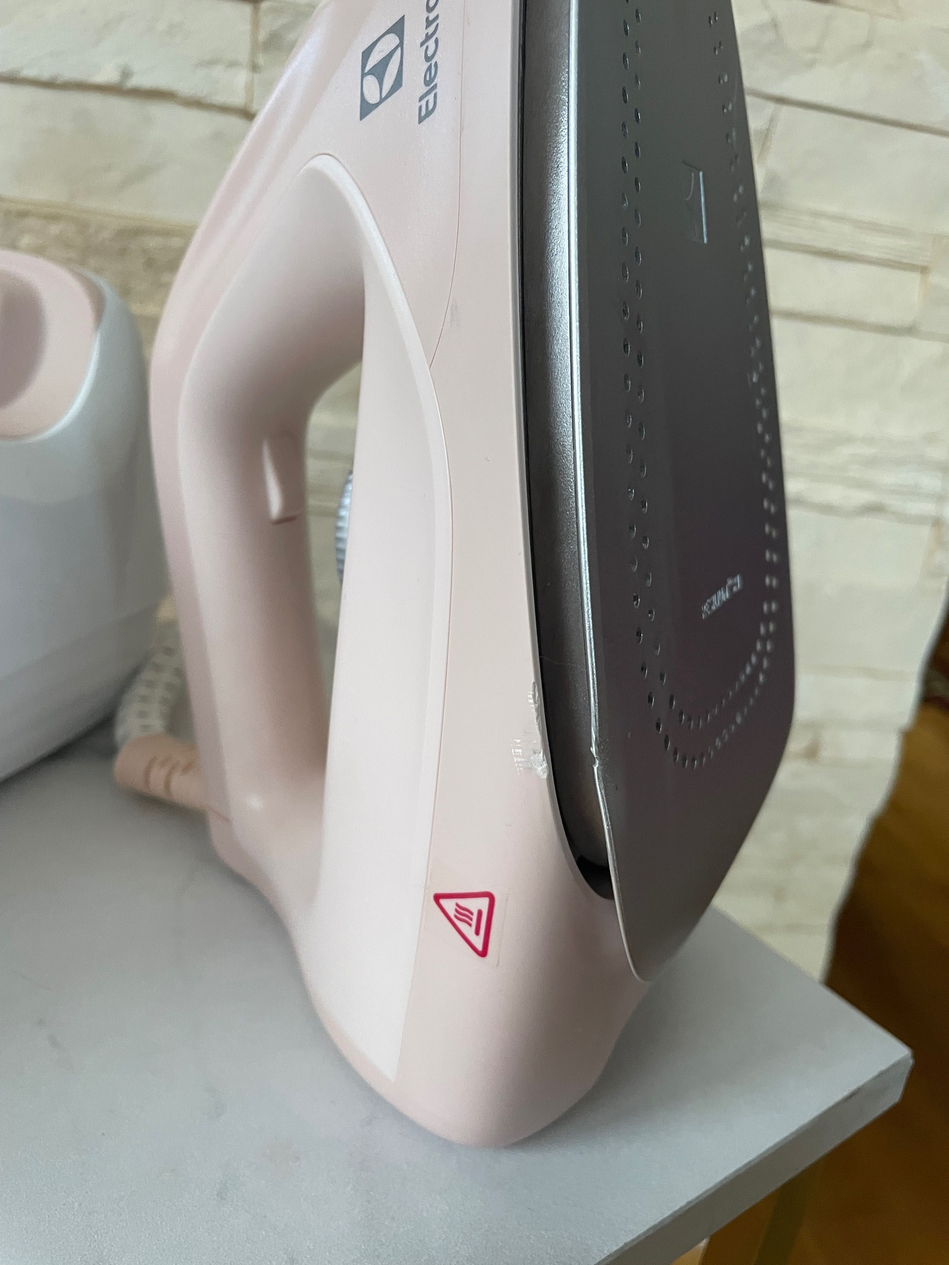 Stacja Parowa Electrolux E6ST1-4PP – Efektywne i Szybkie Prasowanie