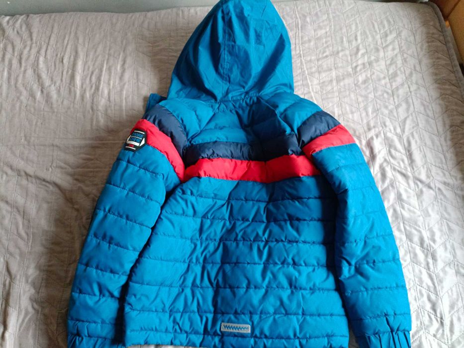 Sprzedam kurtkę chłopięcą z kapturem rozm.146