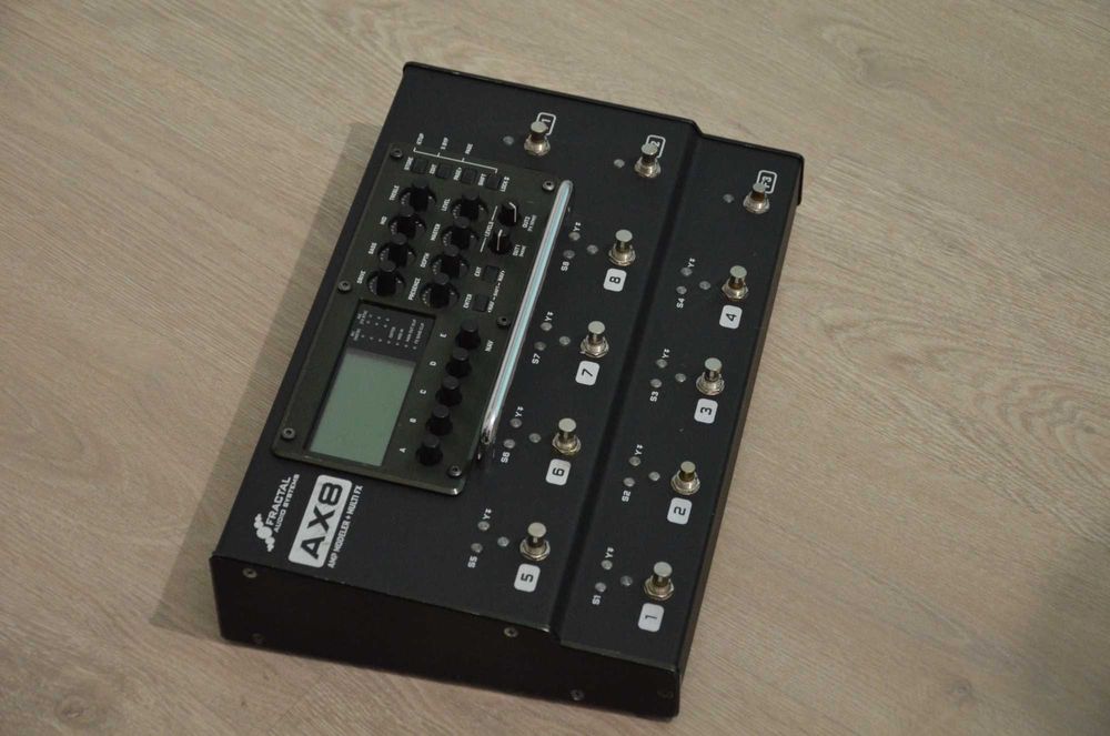 Fractal AX8 (hardcase + EV-1)