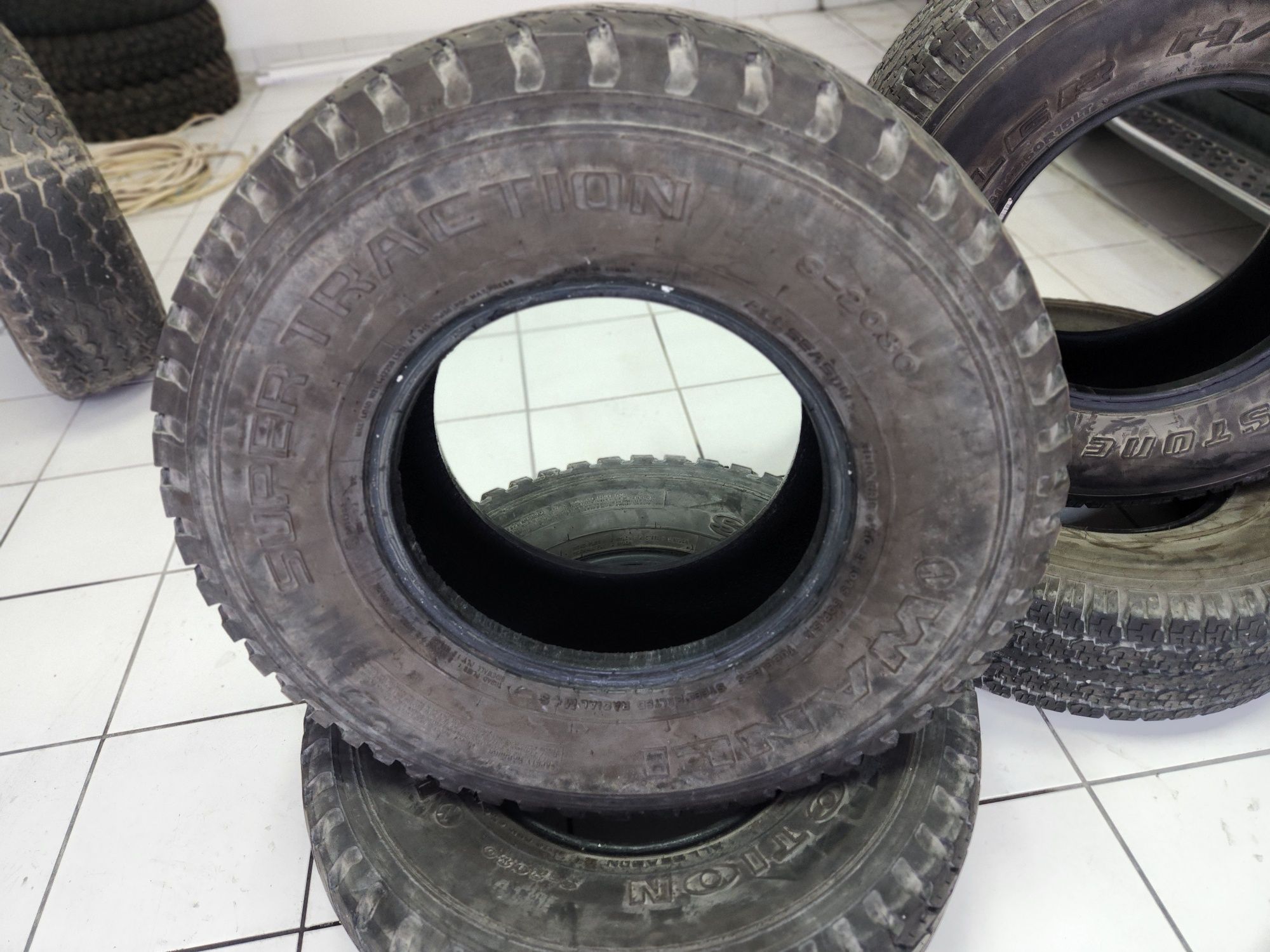 Vendo 4 Pneus 31 10.5 R15