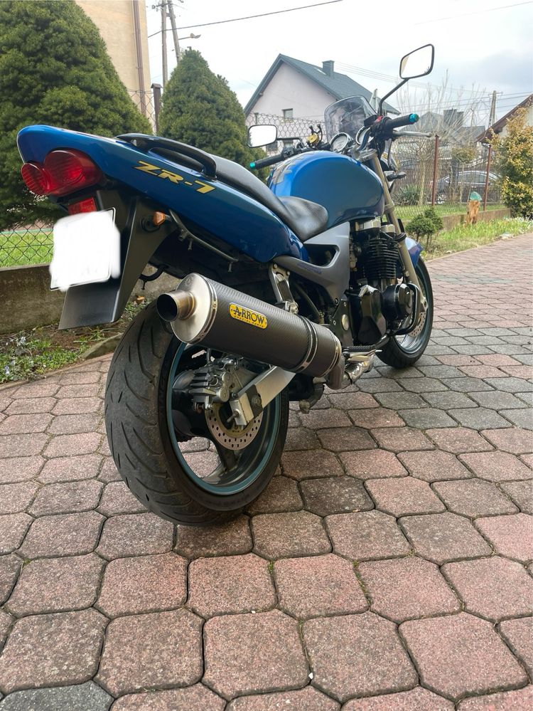 Kawasaki zr-7.