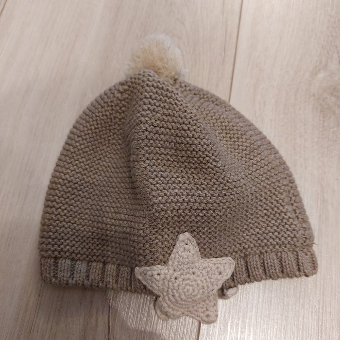 Beżowa czapeczka dziecięca Zara rozm. 1-6 miesięcy
