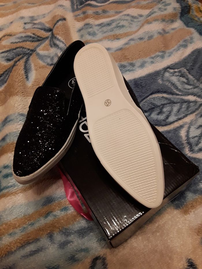 Czarne błyszczące buty roz.37