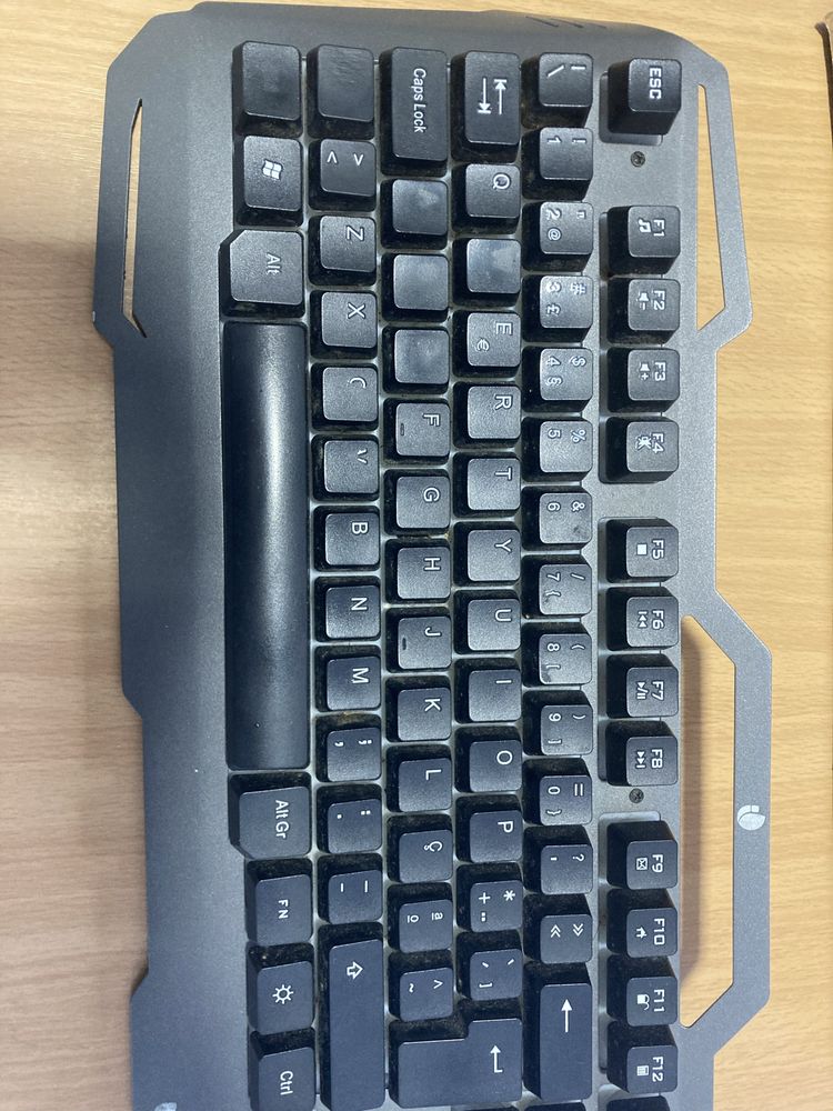 Teclado de pc NGS.