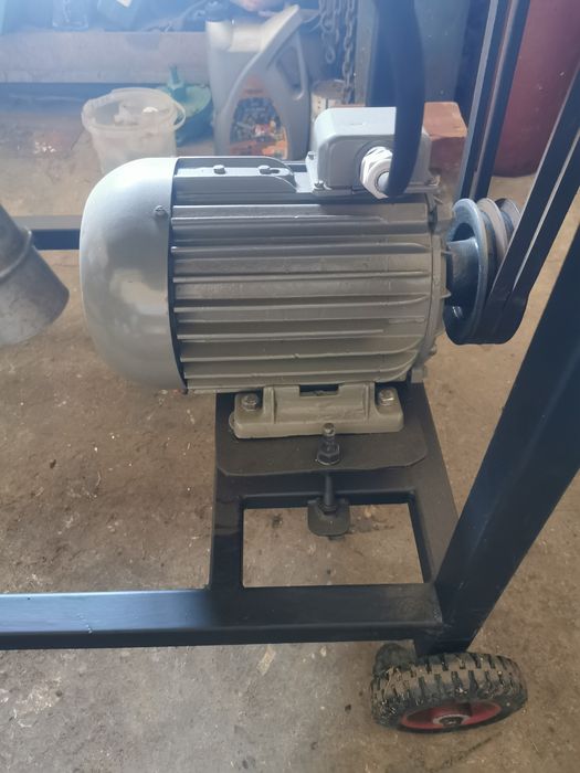 Łuparka świdrowa elektryczna do drewna