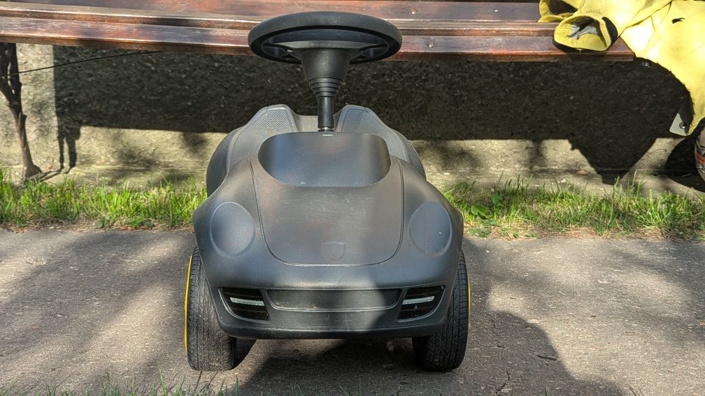 Autko , jeździk Porsche