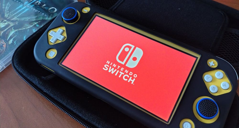 Konsola Nintendo Switch Lite Yellow + Gry