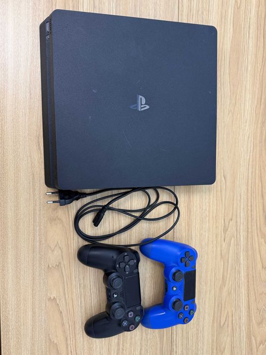 PlayStation 4 Slim 1TB + 2 pady