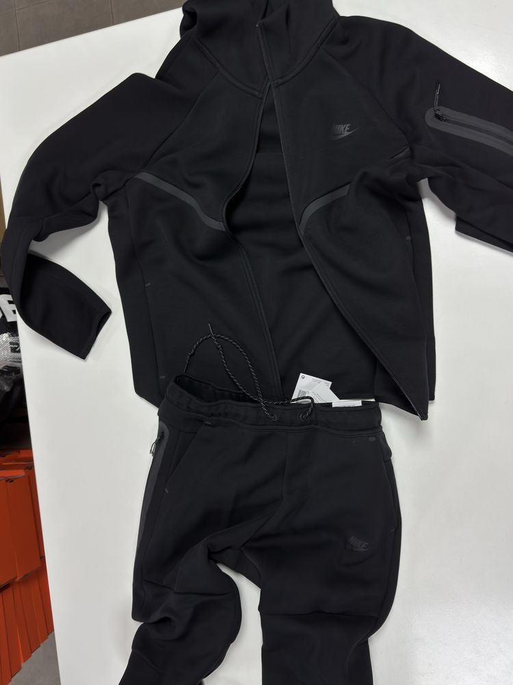 Костюм колекція 2025 Nike Tech Fleece HV049-010 та HV0959-010 Оригінал