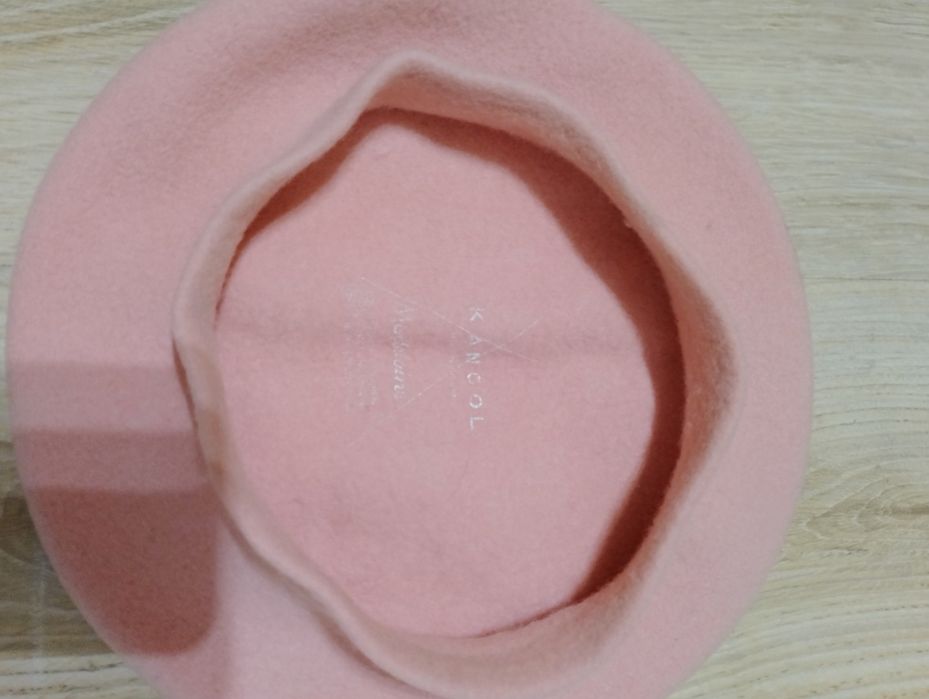 Beret pudrowy róż  Kangol 54 cm