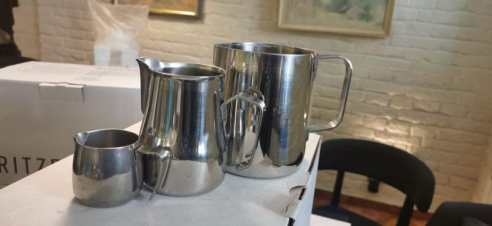 Пітчери професійні для молока