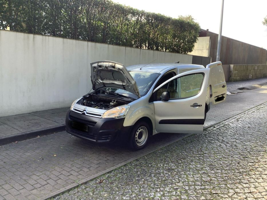 Berlingo 1.6 HDI 100 CV Cinza Prata 2017 Impecável