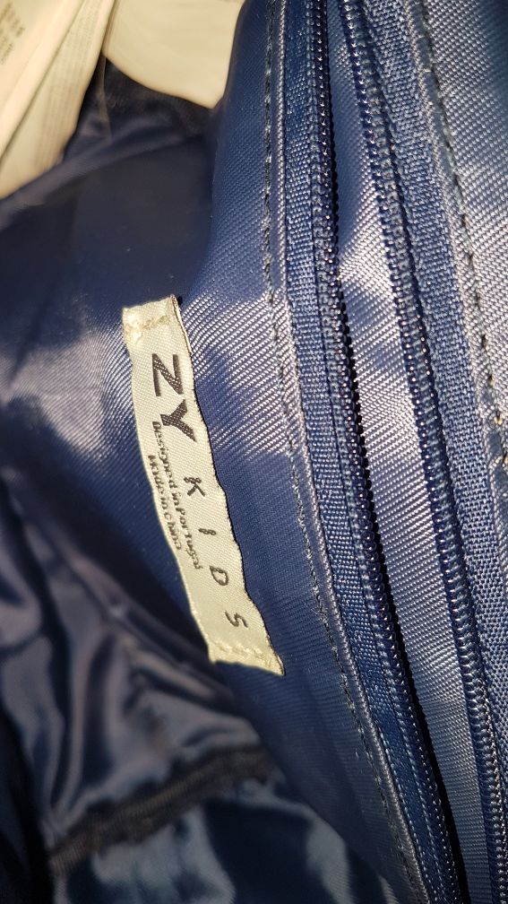 Mala criança, cor azul escuro