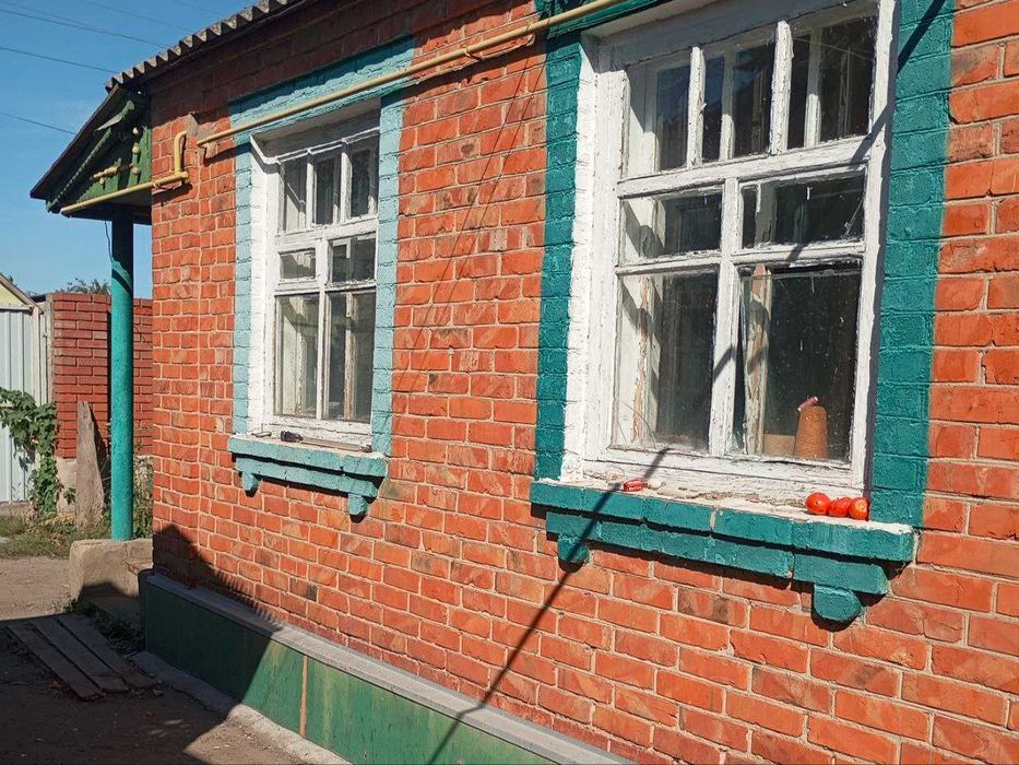 Продам будинок у центрі Золочева, з газом.